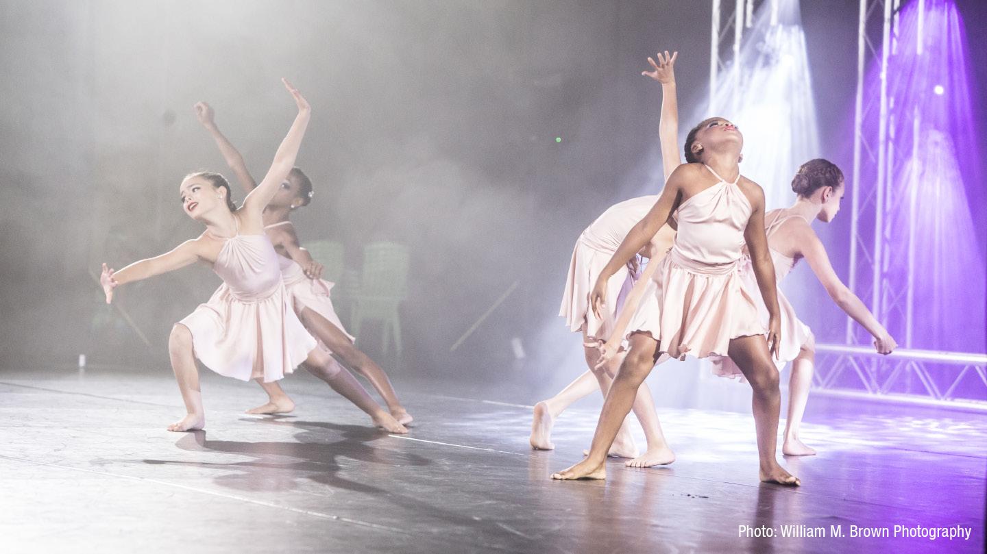 Ведущий участник танцевального конкурса Legacy Dance Championships – сценический линолеум Vario 200 фирмы Gerriets